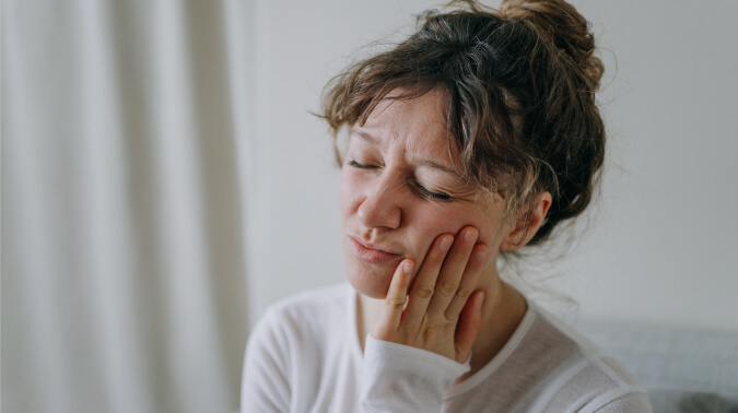 Сколько длится боль после удаления зуба мудрости и как ее облегчить?